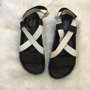 STYLUS size 8 black & white sandal with adjustable Velcro at heel